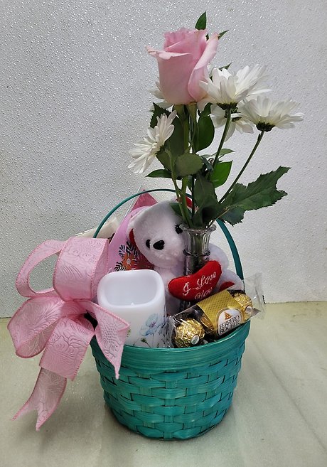 Wicker Mom\'s Day Basket