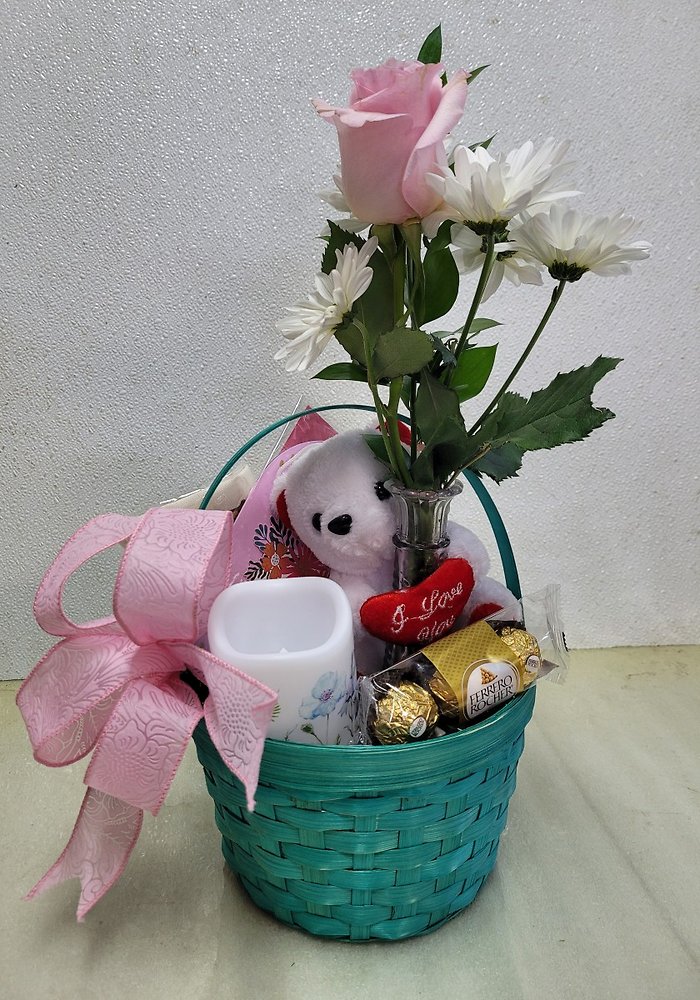 Wicker Mom\'s Day Basket